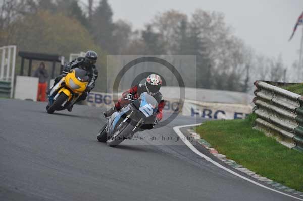 Mallory park Leicestershire;Mallory park photographs;Motorcycle action photographs;event digital images;eventdigitalimages;mallory park;no limits trackday;peter wileman photography;trackday;trackday digital images;trackday photos