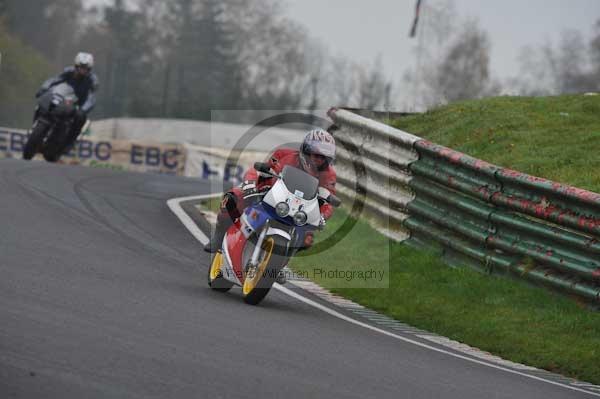 Mallory park Leicestershire;Mallory park photographs;Motorcycle action photographs;event digital images;eventdigitalimages;mallory park;no limits trackday;peter wileman photography;trackday;trackday digital images;trackday photos
