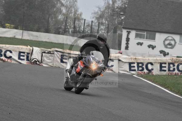 Mallory park Leicestershire;Mallory park photographs;Motorcycle action photographs;event digital images;eventdigitalimages;mallory park;no limits trackday;peter wileman photography;trackday;trackday digital images;trackday photos