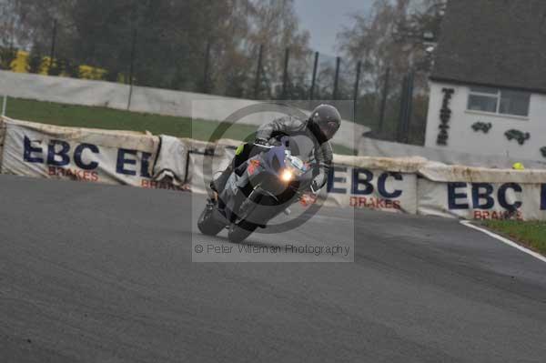 Mallory park Leicestershire;Mallory park photographs;Motorcycle action photographs;event digital images;eventdigitalimages;mallory park;no limits trackday;peter wileman photography;trackday;trackday digital images;trackday photos