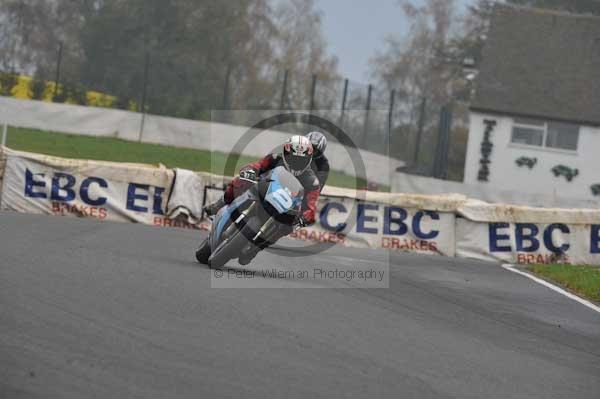 Mallory park Leicestershire;Mallory park photographs;Motorcycle action photographs;event digital images;eventdigitalimages;mallory park;no limits trackday;peter wileman photography;trackday;trackday digital images;trackday photos