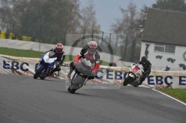 Mallory park Leicestershire;Mallory park photographs;Motorcycle action photographs;event digital images;eventdigitalimages;mallory park;no limits trackday;peter wileman photography;trackday;trackday digital images;trackday photos