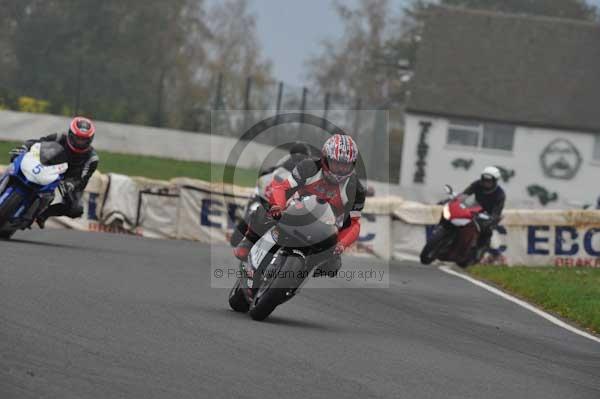 Mallory park Leicestershire;Mallory park photographs;Motorcycle action photographs;event digital images;eventdigitalimages;mallory park;no limits trackday;peter wileman photography;trackday;trackday digital images;trackday photos