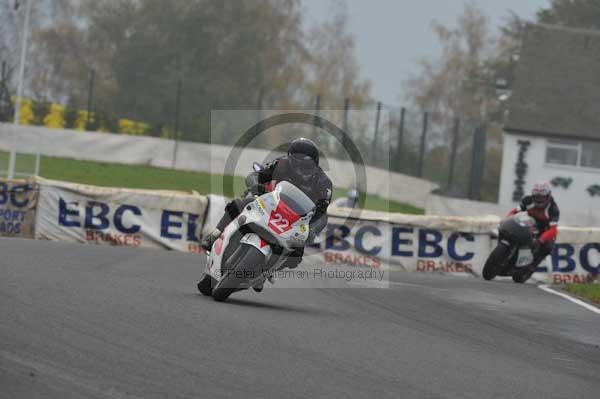 Mallory park Leicestershire;Mallory park photographs;Motorcycle action photographs;event digital images;eventdigitalimages;mallory park;no limits trackday;peter wileman photography;trackday;trackday digital images;trackday photos