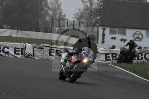 Mallory park Leicestershire;Mallory park photographs;Motorcycle action photographs;event digital images;eventdigitalimages;mallory park;no limits trackday;peter wileman photography;trackday;trackday digital images;trackday photos