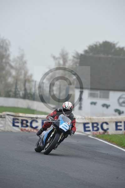 Mallory park Leicestershire;Mallory park photographs;Motorcycle action photographs;event digital images;eventdigitalimages;mallory park;no limits trackday;peter wileman photography;trackday;trackday digital images;trackday photos