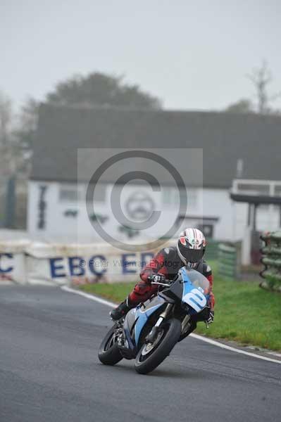 Mallory park Leicestershire;Mallory park photographs;Motorcycle action photographs;event digital images;eventdigitalimages;mallory park;no limits trackday;peter wileman photography;trackday;trackday digital images;trackday photos