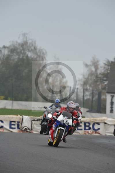 Mallory park Leicestershire;Mallory park photographs;Motorcycle action photographs;event digital images;eventdigitalimages;mallory park;no limits trackday;peter wileman photography;trackday;trackday digital images;trackday photos