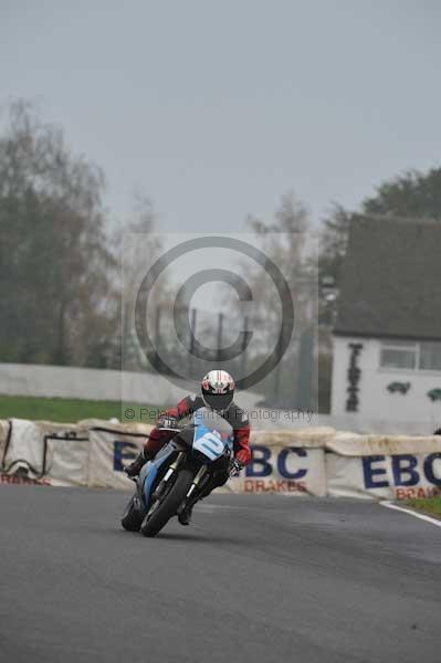 Mallory park Leicestershire;Mallory park photographs;Motorcycle action photographs;event digital images;eventdigitalimages;mallory park;no limits trackday;peter wileman photography;trackday;trackday digital images;trackday photos