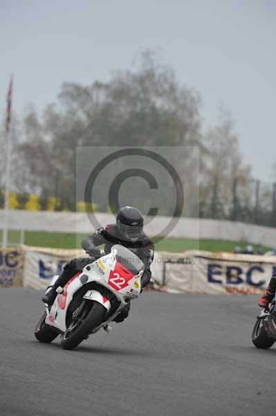 Mallory park Leicestershire;Mallory park photographs;Motorcycle action photographs;event digital images;eventdigitalimages;mallory park;no limits trackday;peter wileman photography;trackday;trackday digital images;trackday photos