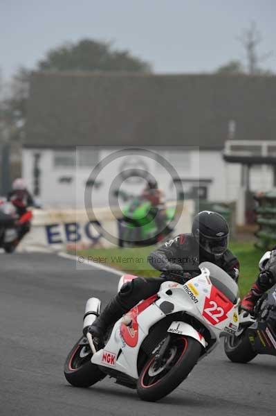 Mallory park Leicestershire;Mallory park photographs;Motorcycle action photographs;event digital images;eventdigitalimages;mallory park;no limits trackday;peter wileman photography;trackday;trackday digital images;trackday photos