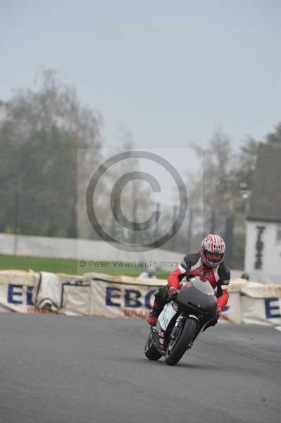 Mallory park Leicestershire;Mallory park photographs;Motorcycle action photographs;event digital images;eventdigitalimages;mallory park;no limits trackday;peter wileman photography;trackday;trackday digital images;trackday photos