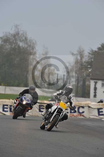 Mallory park Leicestershire;Mallory park photographs;Motorcycle action photographs;event digital images;eventdigitalimages;mallory park;no limits trackday;peter wileman photography;trackday;trackday digital images;trackday photos