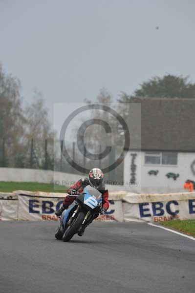 Mallory park Leicestershire;Mallory park photographs;Motorcycle action photographs;event digital images;eventdigitalimages;mallory park;no limits trackday;peter wileman photography;trackday;trackday digital images;trackday photos