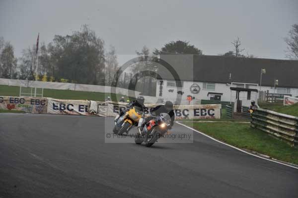 Mallory park Leicestershire;Mallory park photographs;Motorcycle action photographs;event digital images;eventdigitalimages;mallory park;no limits trackday;peter wileman photography;trackday;trackday digital images;trackday photos