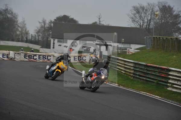 Mallory park Leicestershire;Mallory park photographs;Motorcycle action photographs;event digital images;eventdigitalimages;mallory park;no limits trackday;peter wileman photography;trackday;trackday digital images;trackday photos
