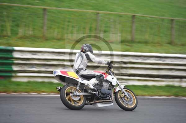 Mallory park Leicestershire;Mallory park photographs;Motorcycle action photographs;event digital images;eventdigitalimages;mallory park;no limits trackday;peter wileman photography;trackday;trackday digital images;trackday photos