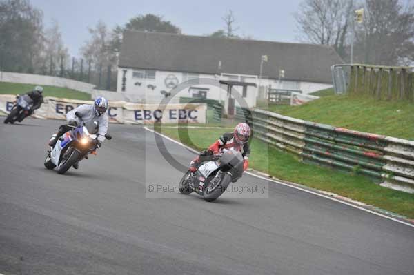 Mallory park Leicestershire;Mallory park photographs;Motorcycle action photographs;event digital images;eventdigitalimages;mallory park;no limits trackday;peter wileman photography;trackday;trackday digital images;trackday photos