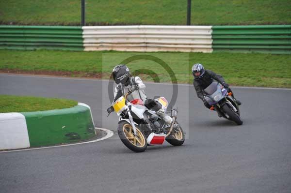Mallory park Leicestershire;Mallory park photographs;Motorcycle action photographs;event digital images;eventdigitalimages;mallory park;no limits trackday;peter wileman photography;trackday;trackday digital images;trackday photos