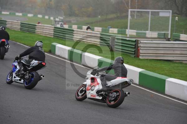 Mallory park Leicestershire;Mallory park photographs;Motorcycle action photographs;event digital images;eventdigitalimages;mallory park;no limits trackday;peter wileman photography;trackday;trackday digital images;trackday photos