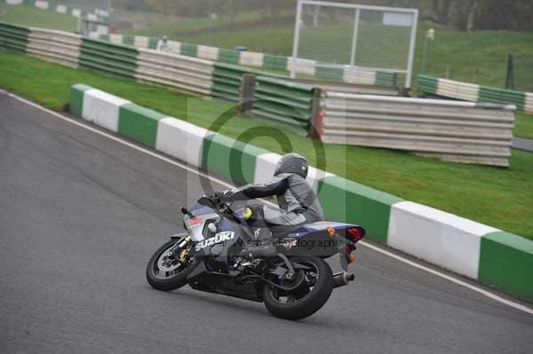 Mallory park Leicestershire;Mallory park photographs;Motorcycle action photographs;event digital images;eventdigitalimages;mallory park;no limits trackday;peter wileman photography;trackday;trackday digital images;trackday photos