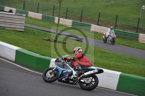 Mallory park Leicestershire;Mallory park photographs;Motorcycle action photographs;event digital images;eventdigitalimages;mallory park;no limits trackday;peter wileman photography;trackday;trackday digital images;trackday photos