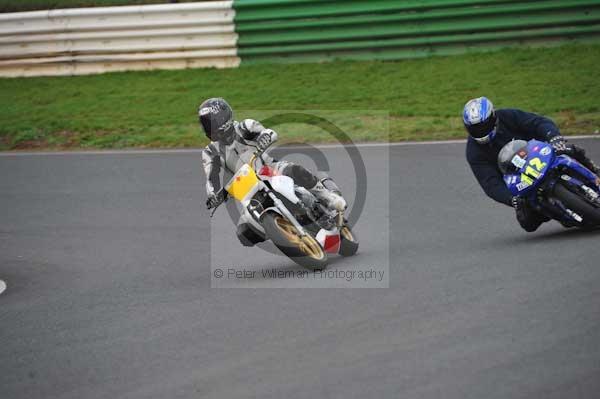 Mallory park Leicestershire;Mallory park photographs;Motorcycle action photographs;event digital images;eventdigitalimages;mallory park;no limits trackday;peter wileman photography;trackday;trackday digital images;trackday photos