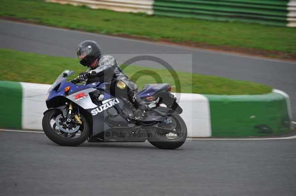 Mallory park Leicestershire;Mallory park photographs;Motorcycle action photographs;event digital images;eventdigitalimages;mallory park;no limits trackday;peter wileman photography;trackday;trackday digital images;trackday photos
