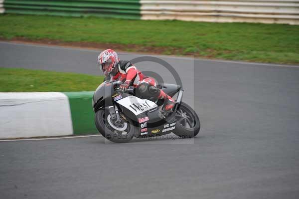 Mallory park Leicestershire;Mallory park photographs;Motorcycle action photographs;event digital images;eventdigitalimages;mallory park;no limits trackday;peter wileman photography;trackday;trackday digital images;trackday photos