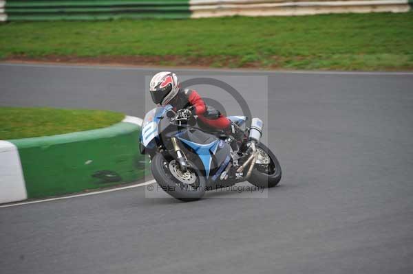 Mallory park Leicestershire;Mallory park photographs;Motorcycle action photographs;event digital images;eventdigitalimages;mallory park;no limits trackday;peter wileman photography;trackday;trackday digital images;trackday photos