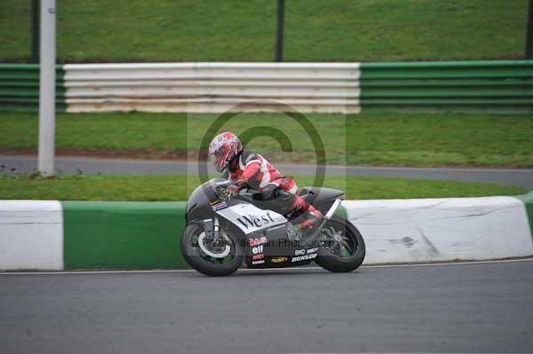 Mallory park Leicestershire;Mallory park photographs;Motorcycle action photographs;event digital images;eventdigitalimages;mallory park;no limits trackday;peter wileman photography;trackday;trackday digital images;trackday photos