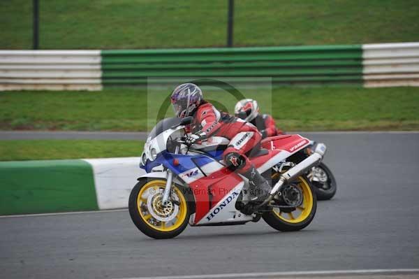 Mallory park Leicestershire;Mallory park photographs;Motorcycle action photographs;event digital images;eventdigitalimages;mallory park;no limits trackday;peter wileman photography;trackday;trackday digital images;trackday photos