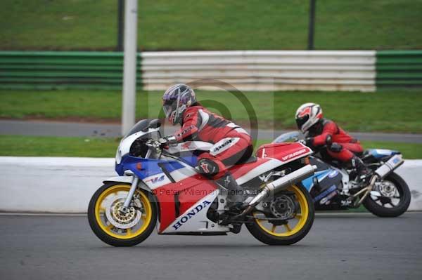 Mallory park Leicestershire;Mallory park photographs;Motorcycle action photographs;event digital images;eventdigitalimages;mallory park;no limits trackday;peter wileman photography;trackday;trackday digital images;trackday photos