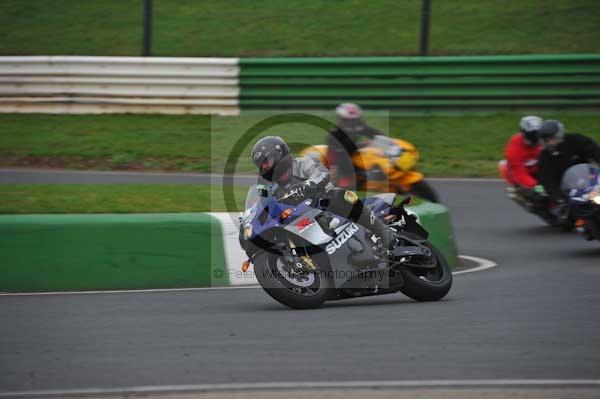 Mallory park Leicestershire;Mallory park photographs;Motorcycle action photographs;event digital images;eventdigitalimages;mallory park;no limits trackday;peter wileman photography;trackday;trackday digital images;trackday photos