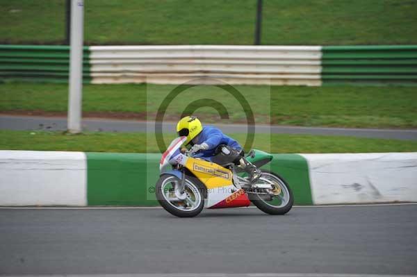 Mallory park Leicestershire;Mallory park photographs;Motorcycle action photographs;event digital images;eventdigitalimages;mallory park;no limits trackday;peter wileman photography;trackday;trackday digital images;trackday photos