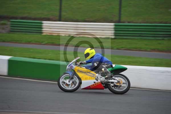 Mallory park Leicestershire;Mallory park photographs;Motorcycle action photographs;event digital images;eventdigitalimages;mallory park;no limits trackday;peter wileman photography;trackday;trackday digital images;trackday photos