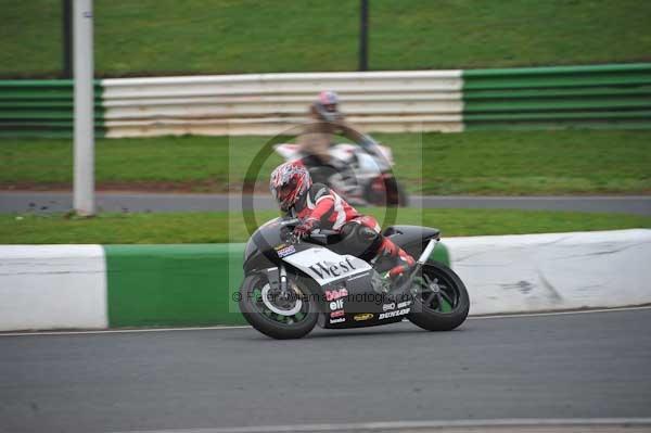 Mallory park Leicestershire;Mallory park photographs;Motorcycle action photographs;event digital images;eventdigitalimages;mallory park;no limits trackday;peter wileman photography;trackday;trackday digital images;trackday photos