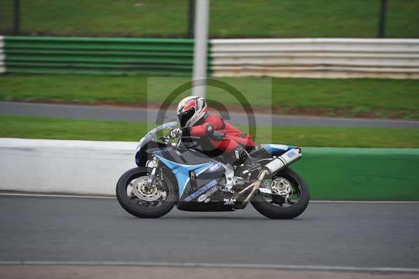 Mallory park Leicestershire;Mallory park photographs;Motorcycle action photographs;event digital images;eventdigitalimages;mallory park;no limits trackday;peter wileman photography;trackday;trackday digital images;trackday photos