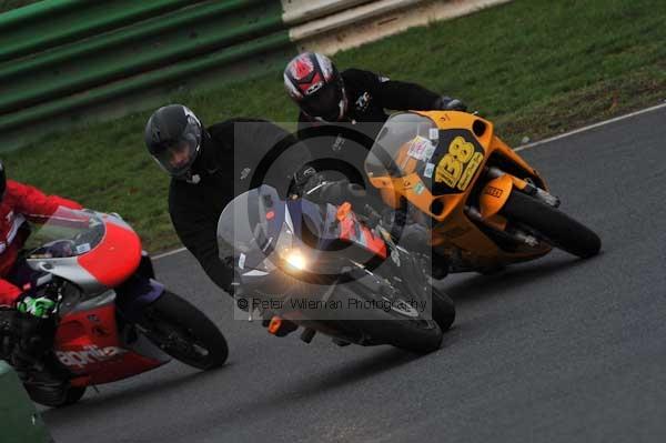 Mallory park Leicestershire;Mallory park photographs;Motorcycle action photographs;event digital images;eventdigitalimages;mallory park;no limits trackday;peter wileman photography;trackday;trackday digital images;trackday photos