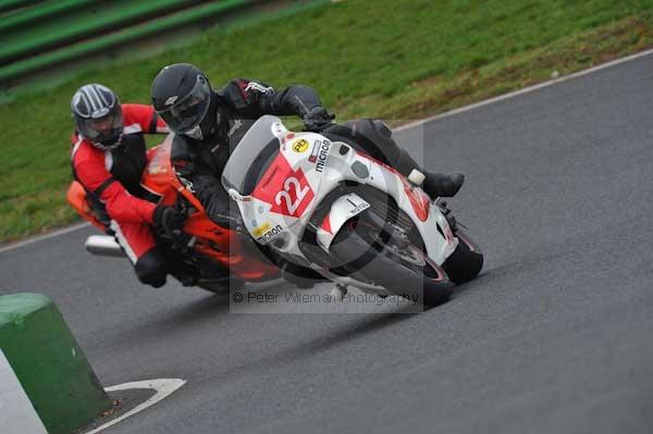 Mallory park Leicestershire;Mallory park photographs;Motorcycle action photographs;event digital images;eventdigitalimages;mallory park;no limits trackday;peter wileman photography;trackday;trackday digital images;trackday photos