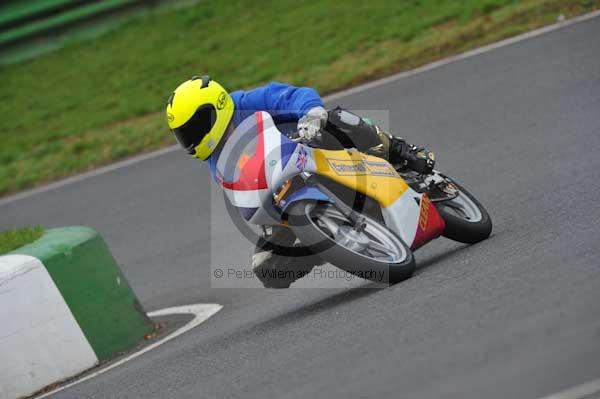 Mallory park Leicestershire;Mallory park photographs;Motorcycle action photographs;event digital images;eventdigitalimages;mallory park;no limits trackday;peter wileman photography;trackday;trackday digital images;trackday photos