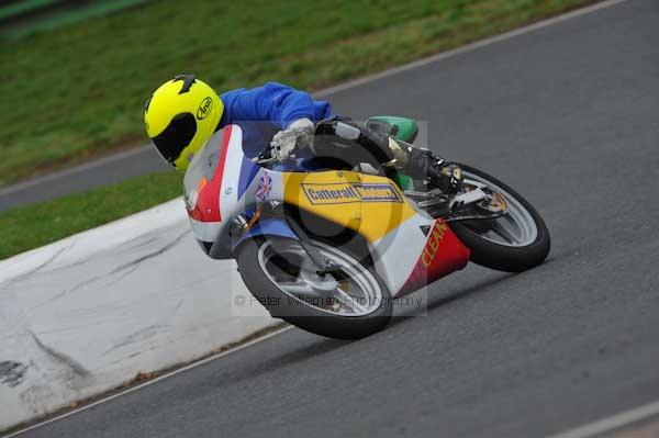 Mallory park Leicestershire;Mallory park photographs;Motorcycle action photographs;event digital images;eventdigitalimages;mallory park;no limits trackday;peter wileman photography;trackday;trackday digital images;trackday photos