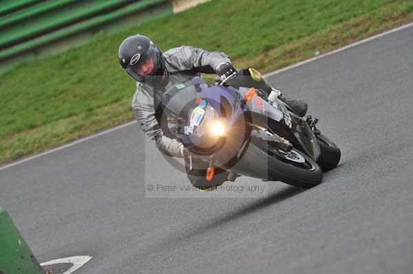 Mallory park Leicestershire;Mallory park photographs;Motorcycle action photographs;event digital images;eventdigitalimages;mallory park;no limits trackday;peter wileman photography;trackday;trackday digital images;trackday photos