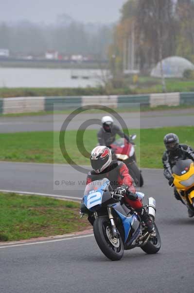 Mallory park Leicestershire;Mallory park photographs;Motorcycle action photographs;event digital images;eventdigitalimages;mallory park;no limits trackday;peter wileman photography;trackday;trackday digital images;trackday photos