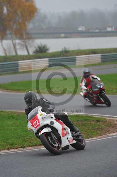 Mallory park Leicestershire;Mallory park photographs;Motorcycle action photographs;event digital images;eventdigitalimages;mallory park;no limits trackday;peter wileman photography;trackday;trackday digital images;trackday photos