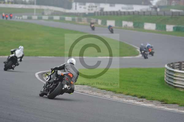 Mallory park Leicestershire;Mallory park photographs;Motorcycle action photographs;event digital images;eventdigitalimages;mallory park;no limits trackday;peter wileman photography;trackday;trackday digital images;trackday photos