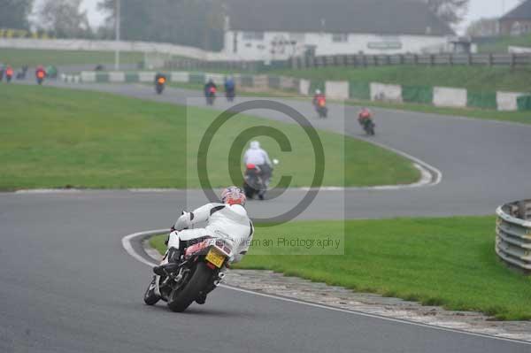 Mallory park Leicestershire;Mallory park photographs;Motorcycle action photographs;event digital images;eventdigitalimages;mallory park;no limits trackday;peter wileman photography;trackday;trackday digital images;trackday photos