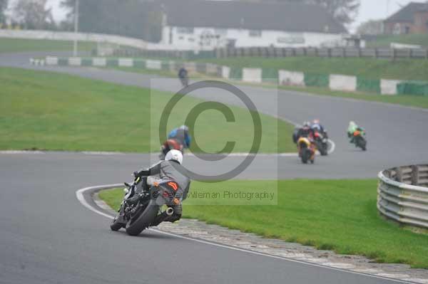 Mallory park Leicestershire;Mallory park photographs;Motorcycle action photographs;event digital images;eventdigitalimages;mallory park;no limits trackday;peter wileman photography;trackday;trackday digital images;trackday photos