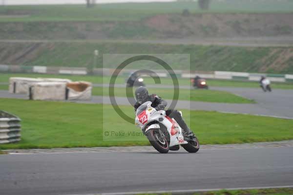 Mallory park Leicestershire;Mallory park photographs;Motorcycle action photographs;event digital images;eventdigitalimages;mallory park;no limits trackday;peter wileman photography;trackday;trackday digital images;trackday photos