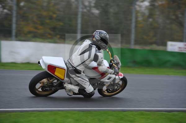 Mallory park Leicestershire;Mallory park photographs;Motorcycle action photographs;event digital images;eventdigitalimages;mallory park;no limits trackday;peter wileman photography;trackday;trackday digital images;trackday photos